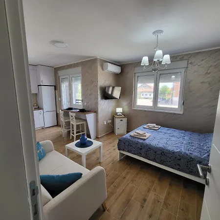 Lala * スレムスカ・ミトロヴィツァ